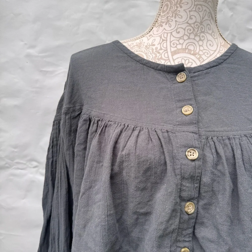 Free people // dark grey button front linen style top size small jun2